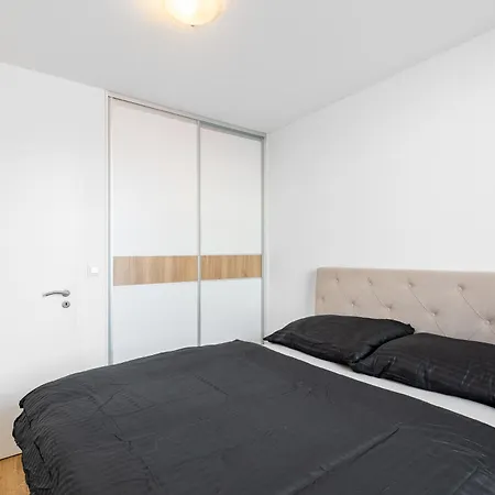 Leo - Ac&free Parking * Bratislava