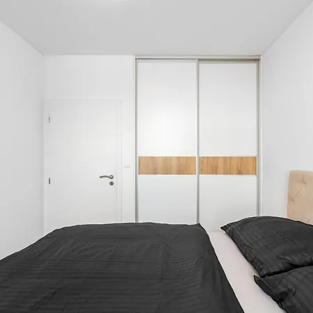 Leo - Ac&free Parking *