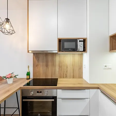 Leo - Ac&free Parking * Bratislava