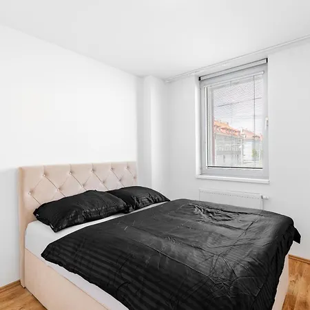 Leo - Ac&free Parking *