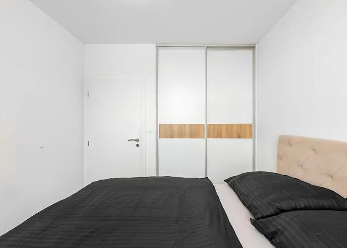 Leo - Ac & Free Parking *